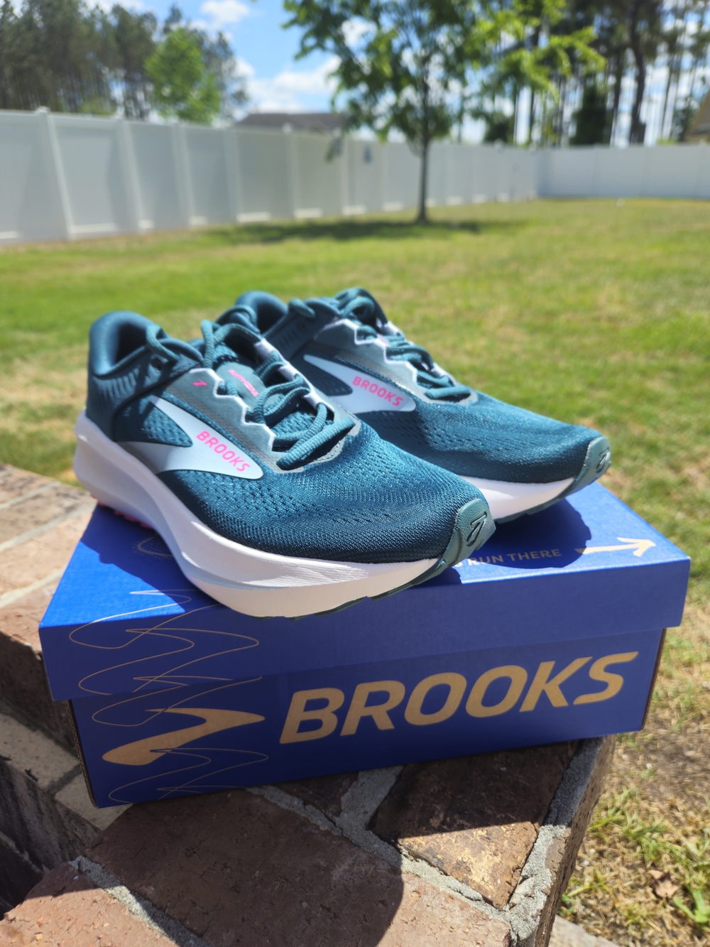 Brooks Teal and Pink Anthem 8